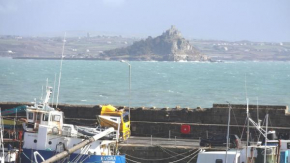 Penthouse 4 - Modern Harbourside Apartment with Sea Views - 104, Penzance